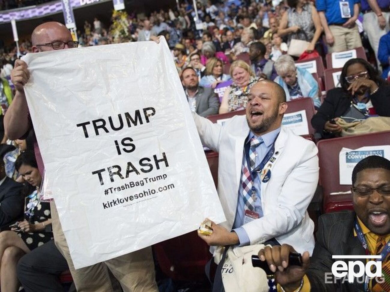 Трамп уступает Клинтон в симпатиях избирателей