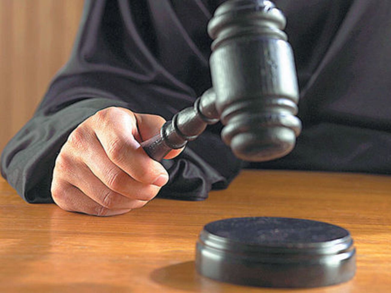 Суд арестовал и отстранил от занимаемой должности подполковника СБУ, задержанного по подозрению в причастности к разбойному нападению на инкассаторский автомобиль "ПриватБанка"