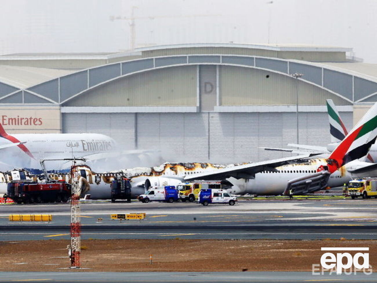 Boeing сгорел после посадки в Дубае