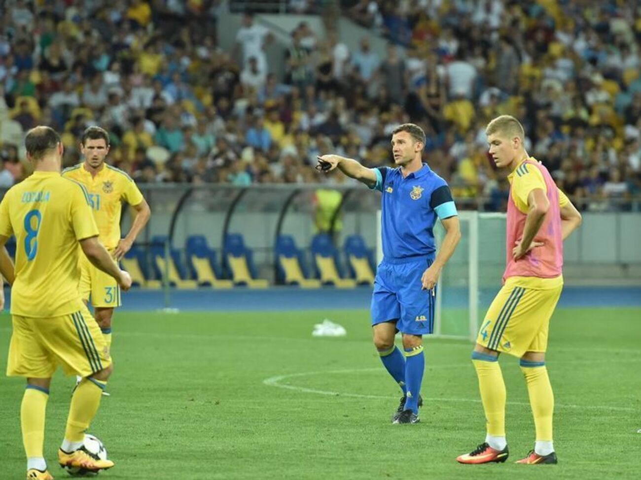 Шевченко вызвал на сборы перед игрой с Исландией 33 игроков