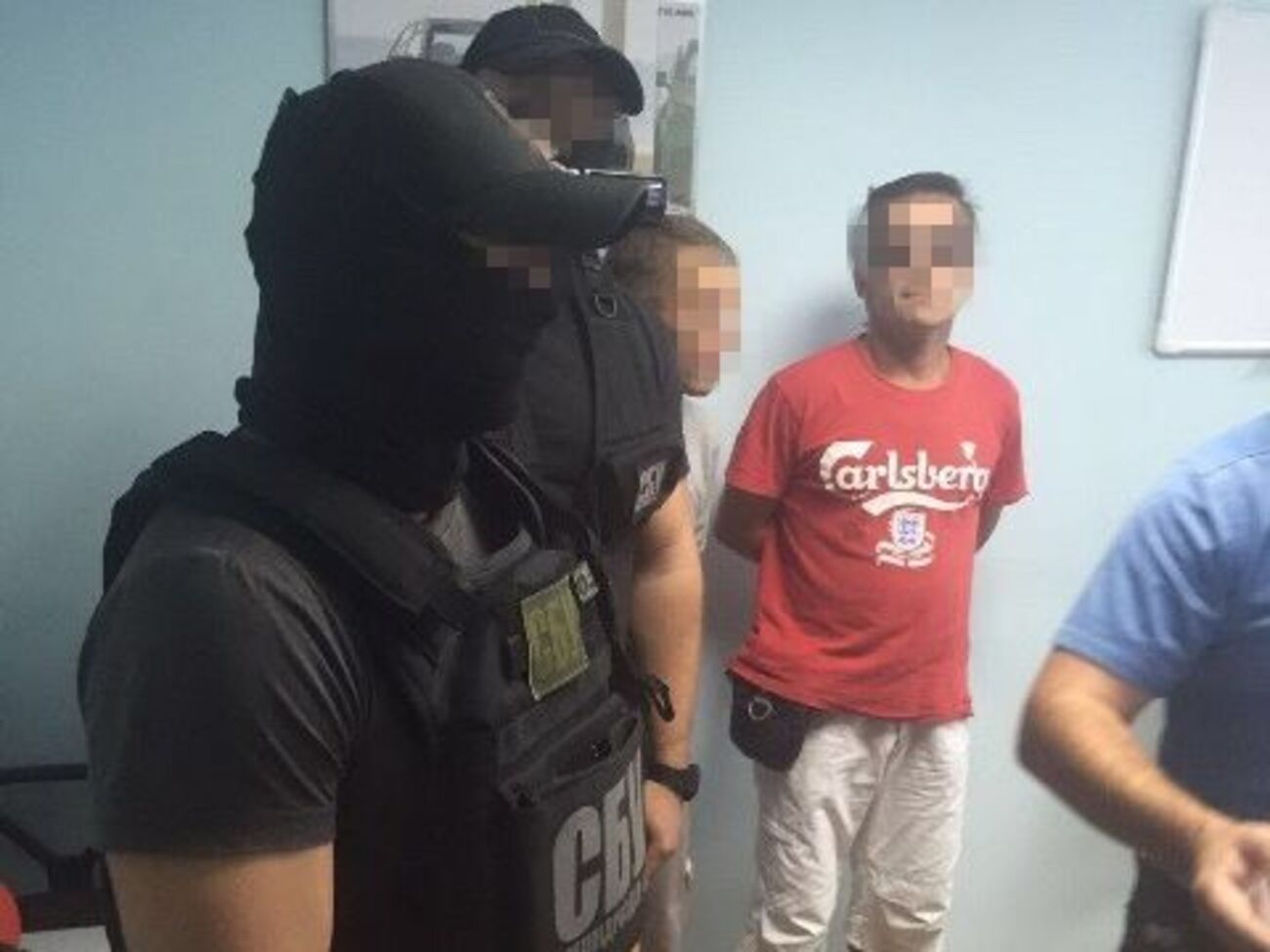 Прокуроров задержали в их кабинетах после получения части взятки в размере $15 тыс.