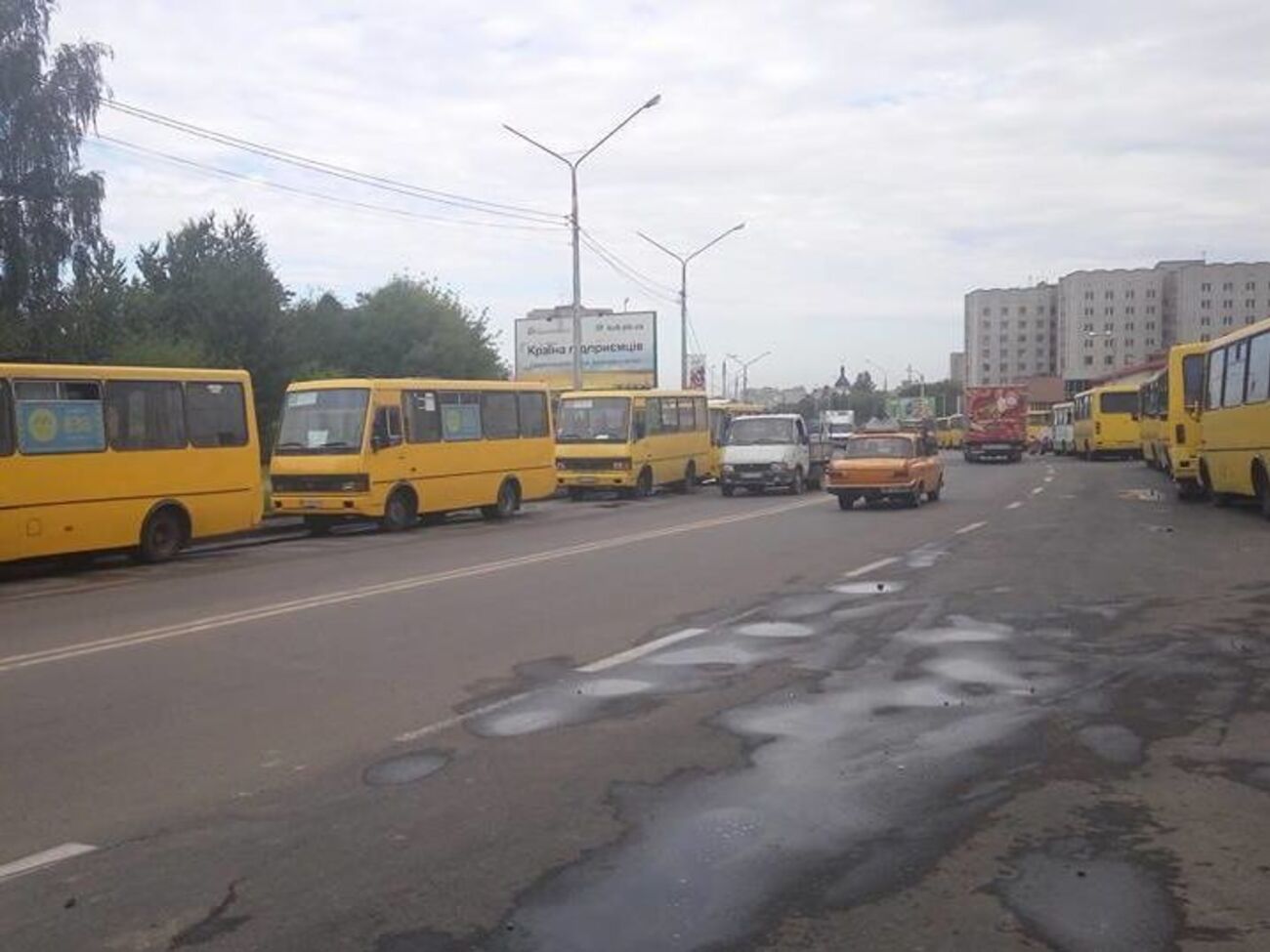 Во Львове бастуют частные перевозчики