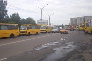 Во Львове бастуют частные перевозчики