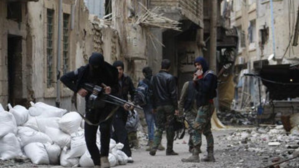 О некоторых захоронениях сообщили местные жители, которые раскопали частично несколько из них