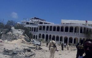 Здание отеля повреждено