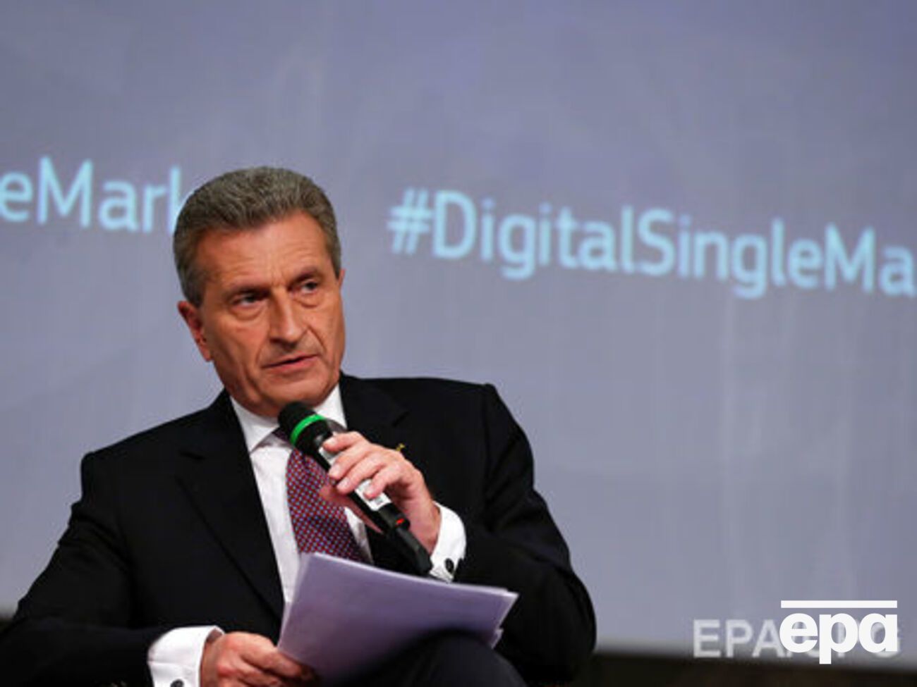 Эттингер считает, что чем дольше Лондон медлит с выходом из ЕС, тем неопределенней становится экономическое и политическое положение в стране