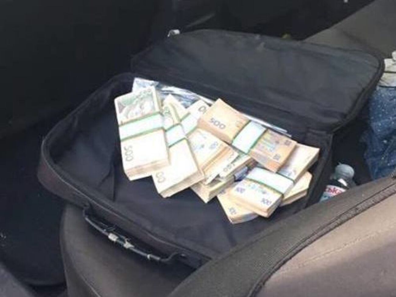 Руководитель института попался на взятке