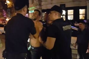 Одного дебошира полицейские задержали, второй уехал с места происшествия