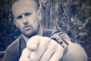 Евгений Жуков: Парочка неадекватов поставили на уши весь город... в присутствии нескольких экипажей патрульной полиции!