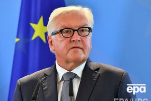 По словам Штайнмайера, сейчас переговоры с Россией вести трудно из-за ее действий в Украине и Сирии, но нужно стараться избежать дальнейшей эскалации
