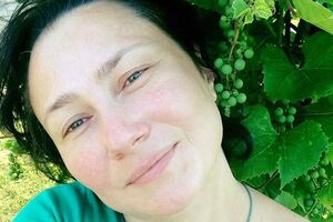 Алена Мозговая разместила в микроблоге фото из семейного альбома