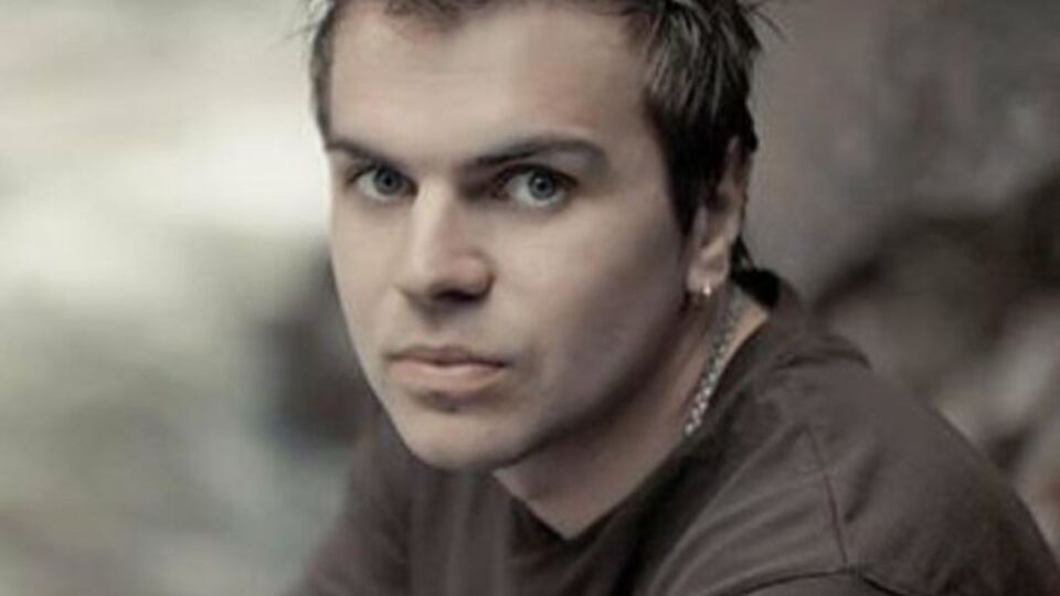 Певец Владислав Левицкий погиб при столкновении его машины с фурой год назад