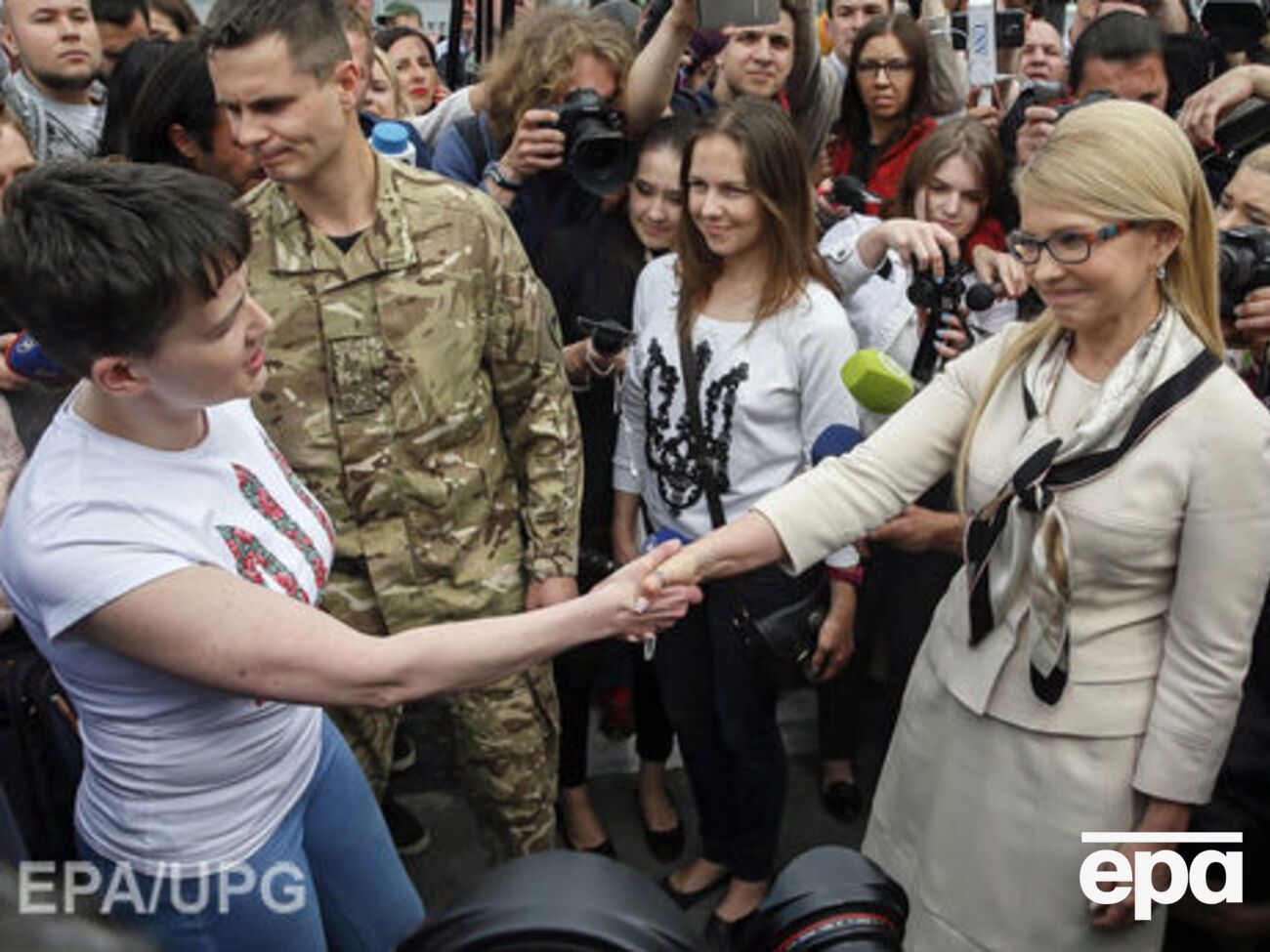 Согласно опросу, за 2016 год на 5 процентных пунктов выросла поддержка Тимошенко, а рейтинг Савченко за июль-август уменьшился на 4 пункта