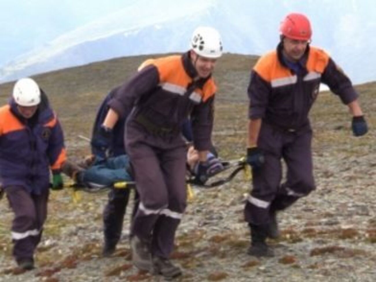 Спасатели оказали помощь брошенному в горах москвичу