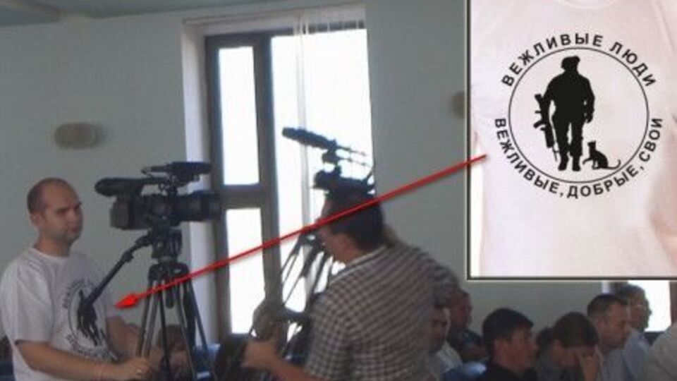 Местные журналисты пишут, что их коллега, будучи замеченным, "быстро ретировался"