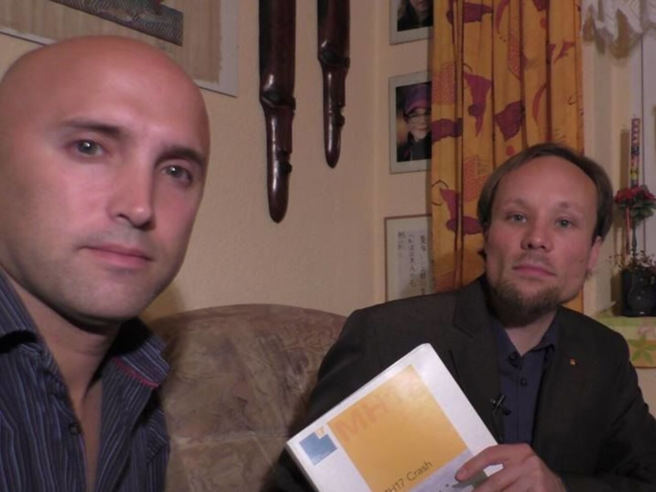 Филлипс ворвался в редакцию издания вместе с немецким журналистом Сиксом