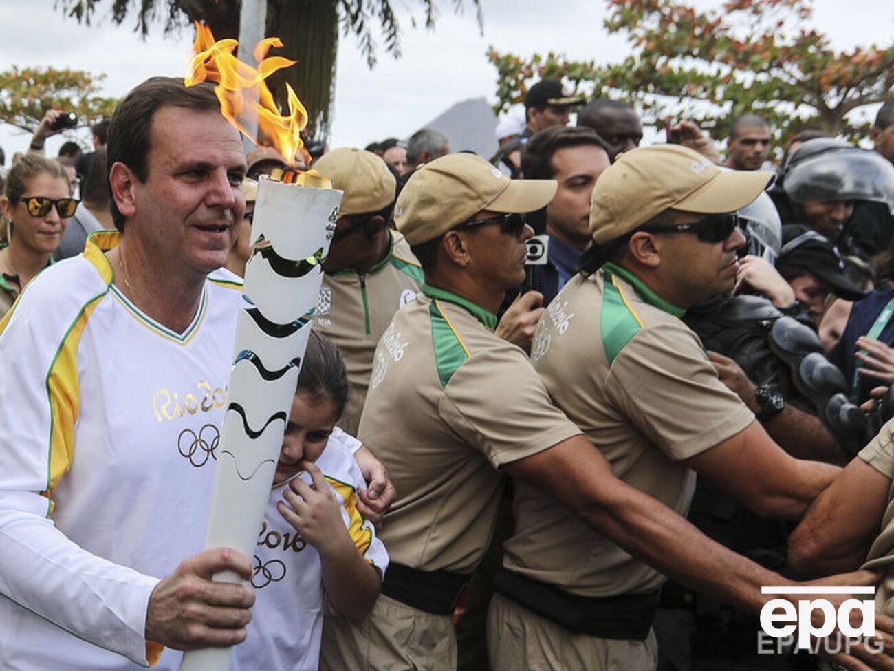 Полиция сдерживала протестующих