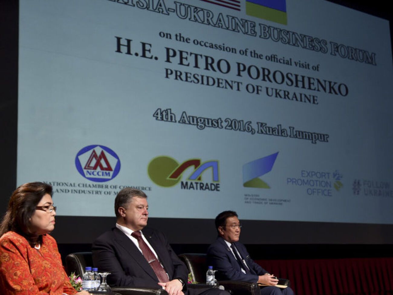 Порошенко в Малайзии принимает участие в бизнес-форумах