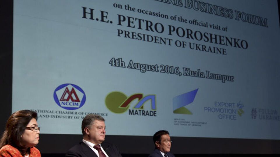 Порошенко в Малайзии принимает участие в бизнес-форумах