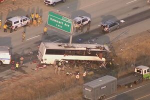 Пять пассажиров туристического автобуса стали жертвами ДТП в Калифорнии