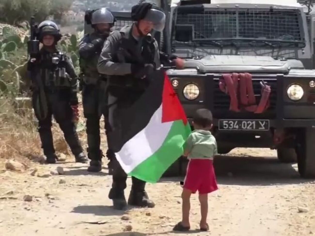 Палестинец отправил своего сына к израильским военным