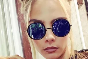 Делевинь снялась голой