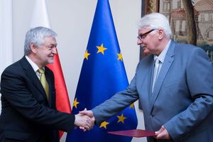 Назначение послу вручил министр иностранных дел Витольд Ващиковский