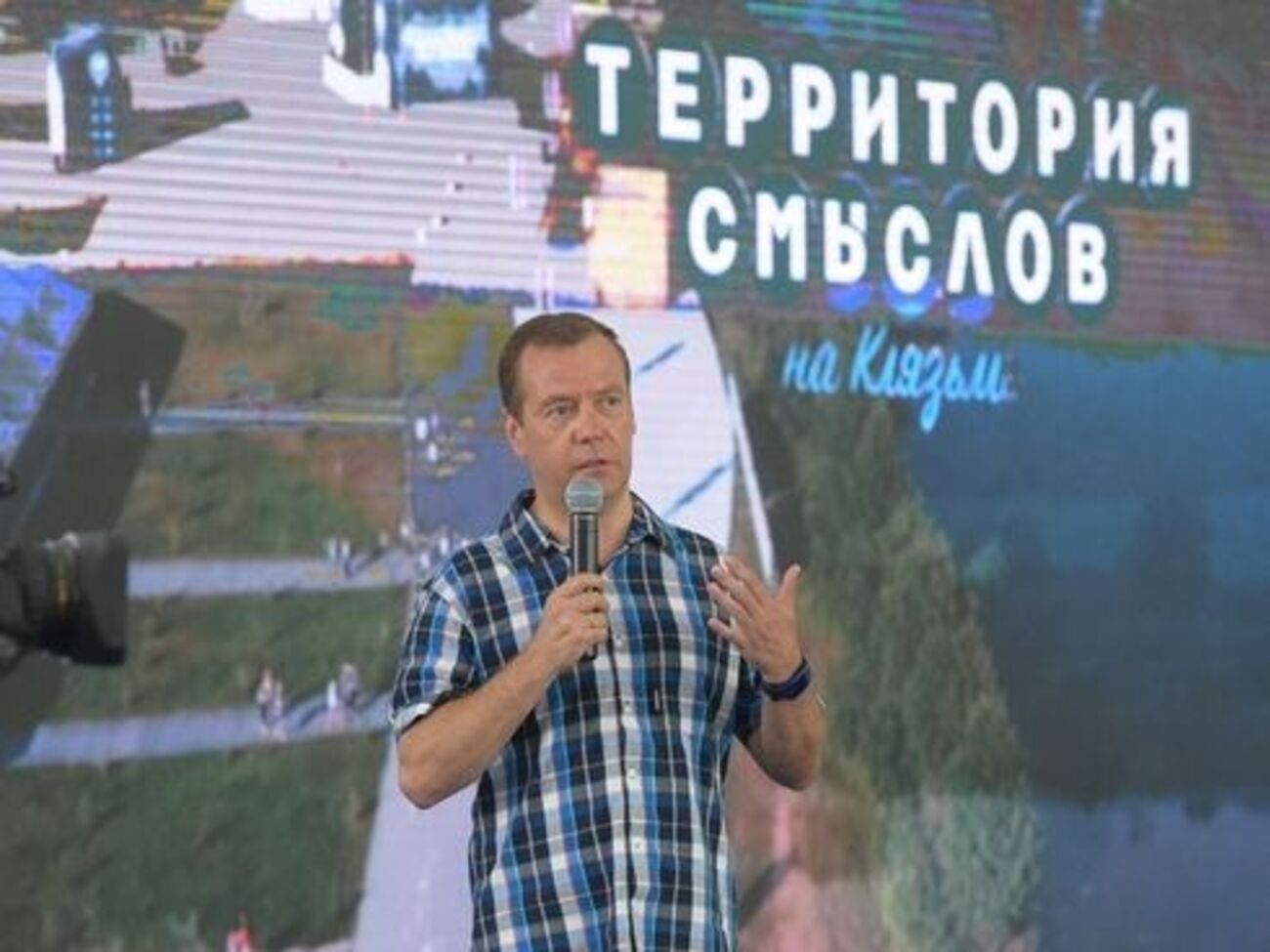 Нарышкин: Престиж профессии учителя от слов Медведева падает еще ниже