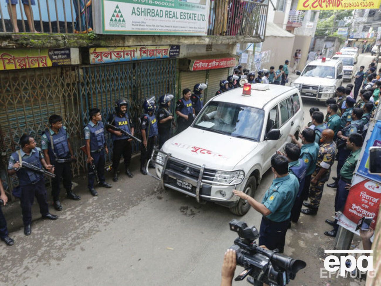 В Бангладеш продолжается расследование дерзкого нападения на ресторан