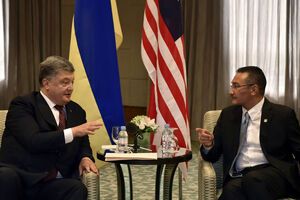 Порошенко пригласил министра обороны Малайзии в гости