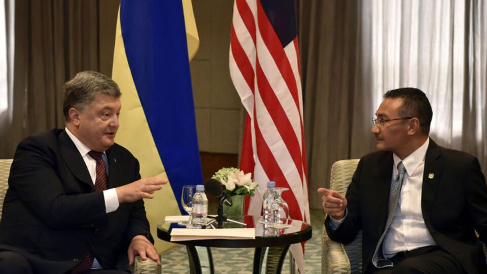 Порошенко пригласил министра обороны Малайзии в гости