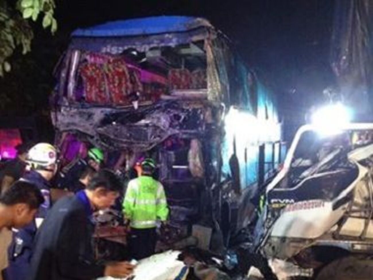 В Таиланде в ДТП с пассажирским автобусом погибло шесть человек