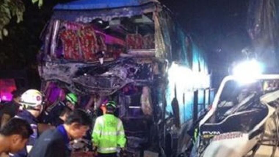 В Таиланде в ДТП с пассажирским автобусом погибло шесть человек