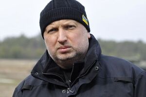 Турчинов: Это нельзя пояснить логикой, но до сих пор, уже третий год войны, мы не имеем поставок современного летального оружия
