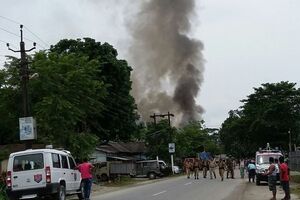 Дым над рынком в Кокраджхаре