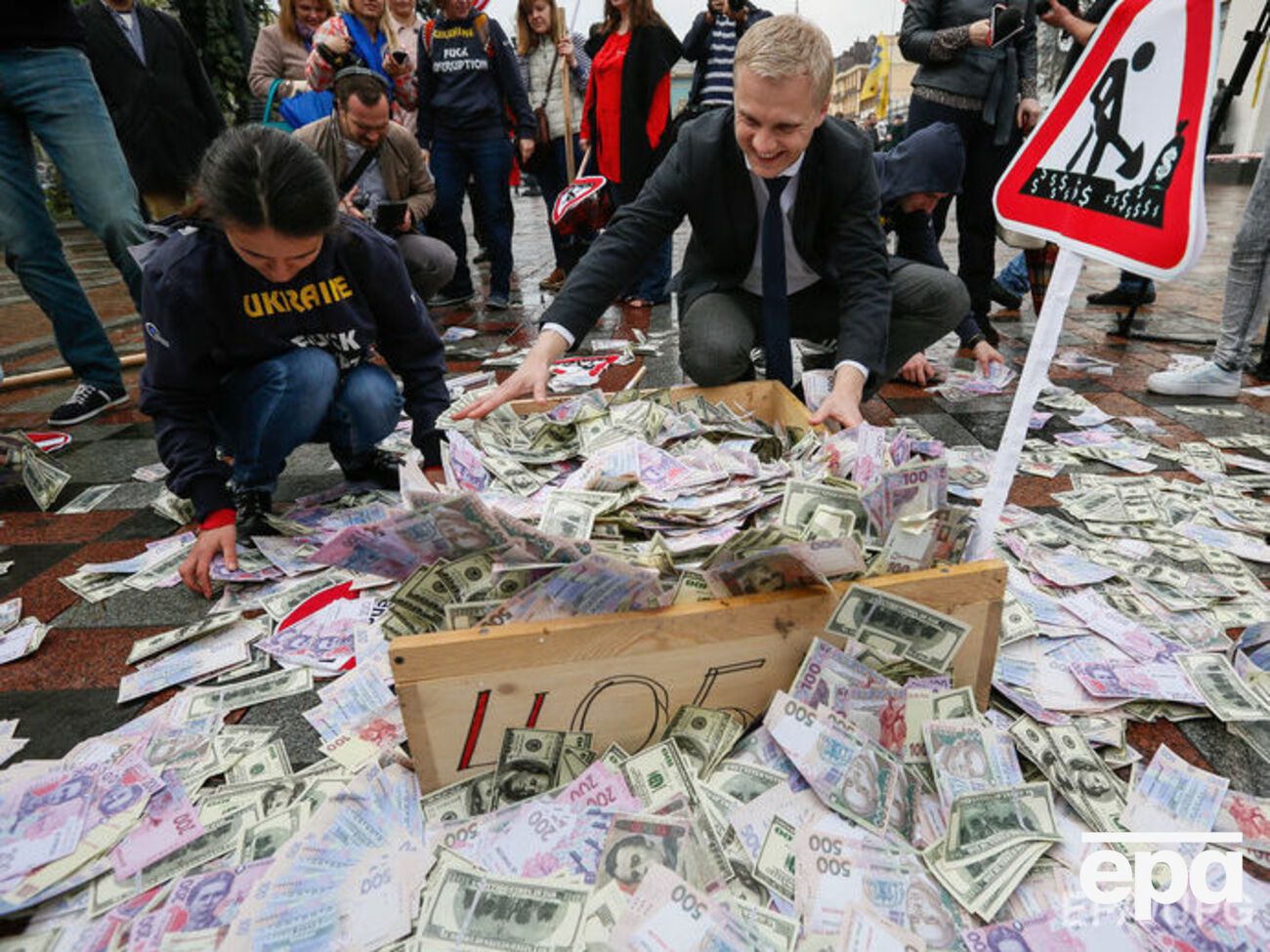 В Нацбанке подсчитали длительность "жизни" банкнот