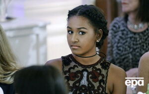 Наташа Обама работает на первом этаже ресторана, где продают еду на вынос