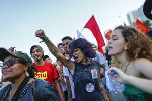 В Рио-де-Жанейро прошла акция против Олимпиады. Фоторепортаж