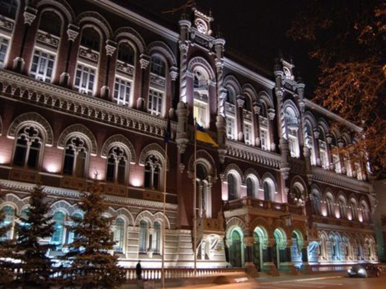 Согласно постановлению НБУ, требование к предъявлению оригиналов сохраняется только для физических лиц-нерезидентов