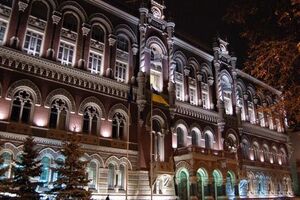 Согласно постановлению НБУ, требование к предъявлению оригиналов сохраняется только для физических лиц-нерезидентов