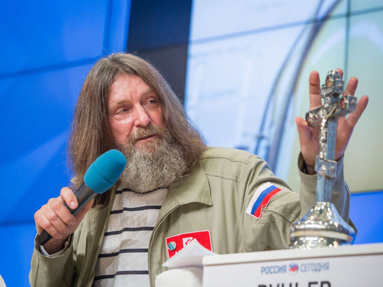 Конюхов рассказал, что боялся утопить крест с мощами святых в океане