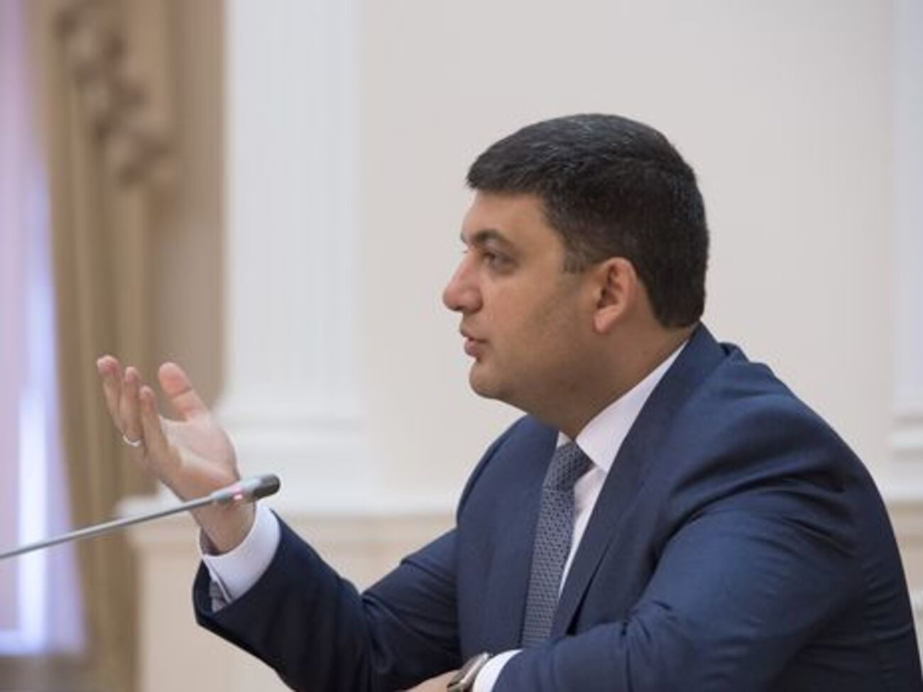 Гройсман: Наличие любого имущества, в том числе квартиры, машины, земельных паев, не влияет на право получения субсидии