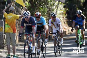 Взрыв прогремел рядом с трассой, на которой проходит велогонка