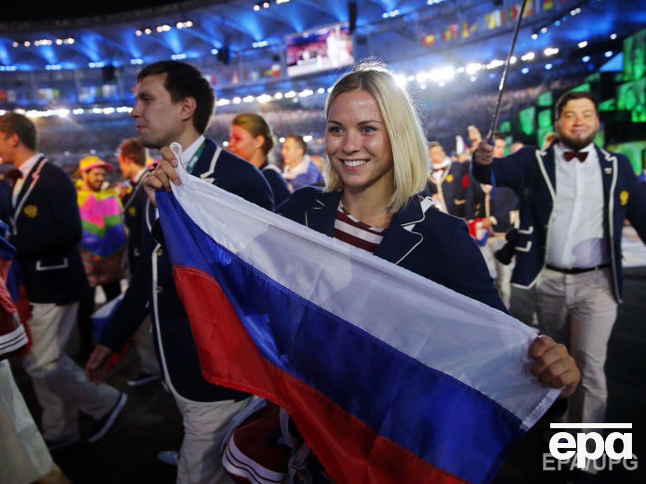 В соревнованиях принимает участие 279 спортсменов из России, за которых приехали болеть граждане страны