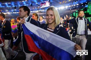 В соревнованиях принимает участие 279 спортсменов из России, за которых приехали болеть граждане страны