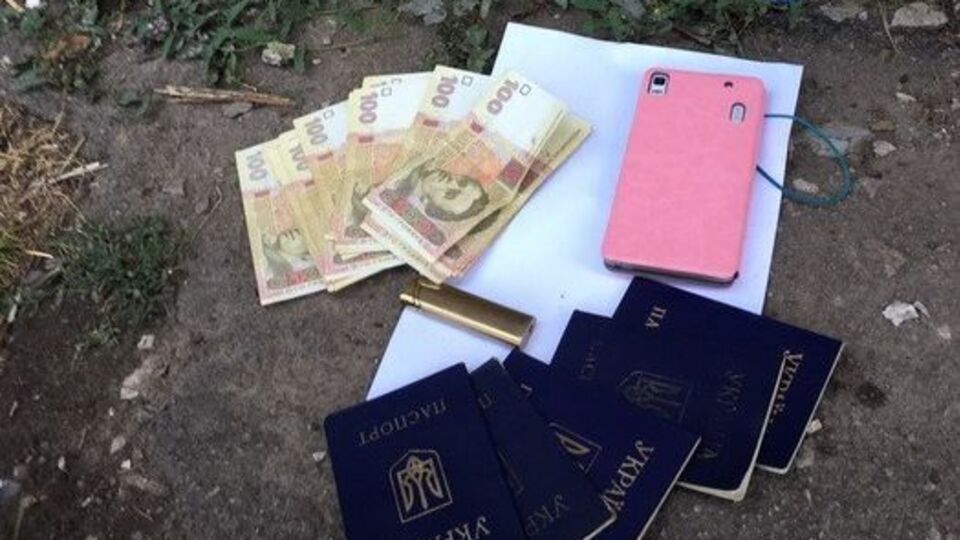 Женщина была задержана при получении взятки