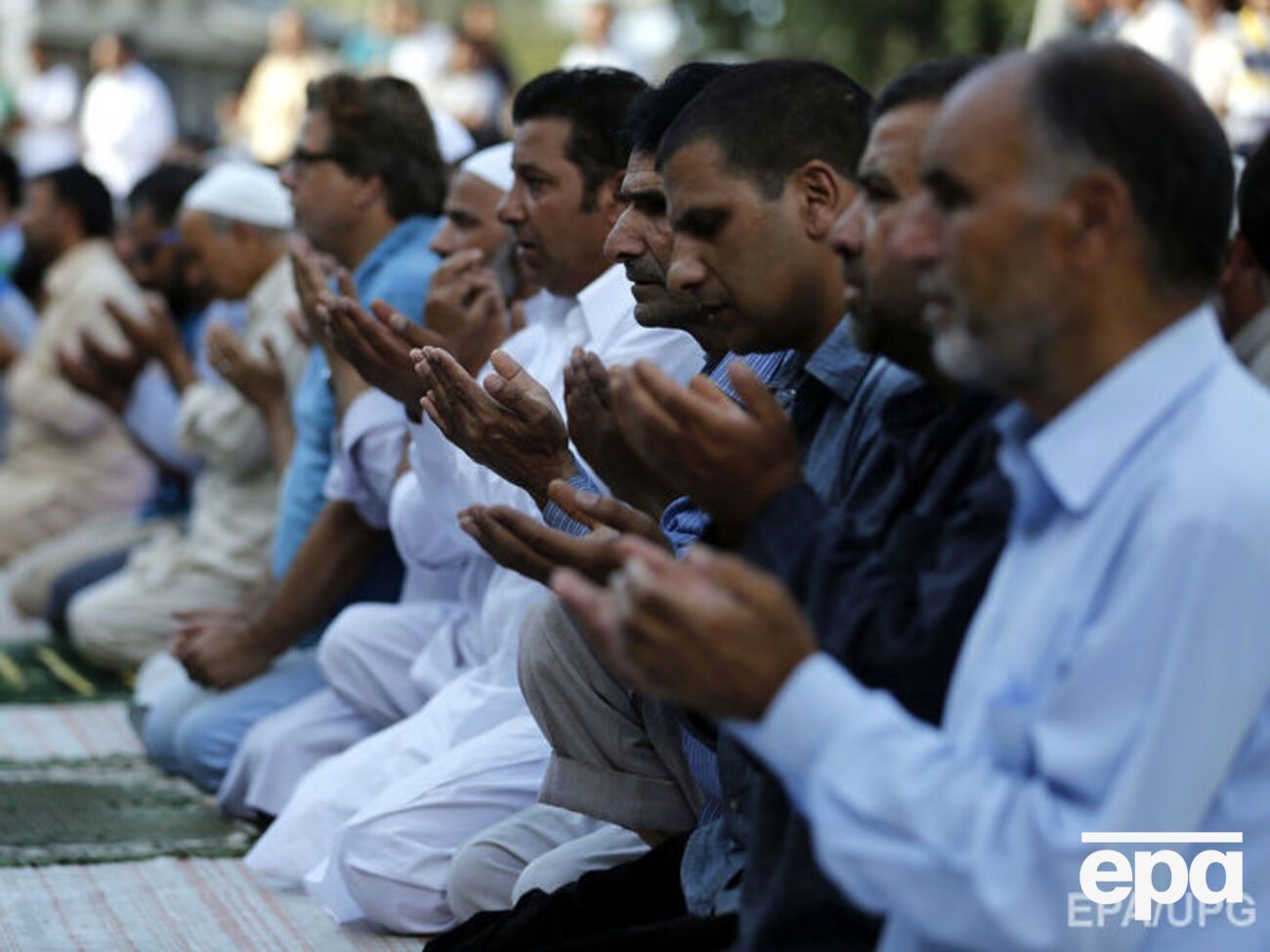 Без регистрации мусульманских общин традиционные молебны в Крыму стали вне закона