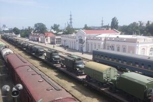 В Крым на пароме перебросили колонны российской военной техники