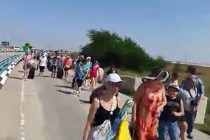 Бег с чемоданами на КПВВ "Чонгар"
