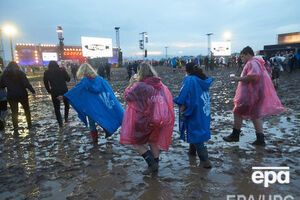 Из-за ураганного ветра три человека получили незначительные травмы